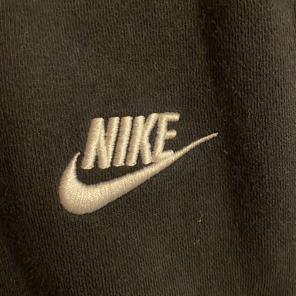 Nike Sweatpants side and back pockets - Picture 2 of 5